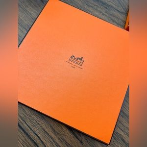 Hermēs scarf box